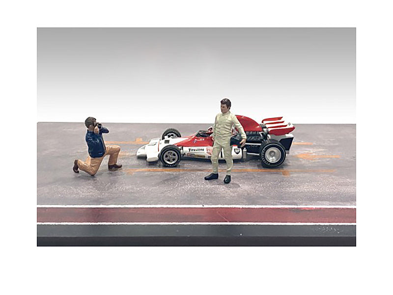 2 Piece Figurine Set of  Diecast Model Race Day Crew Figure 