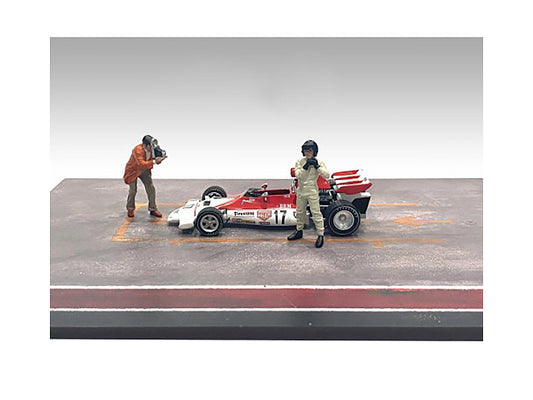 2 Piece Figurine Set of  Diecast Model Race Day Crew Figure 