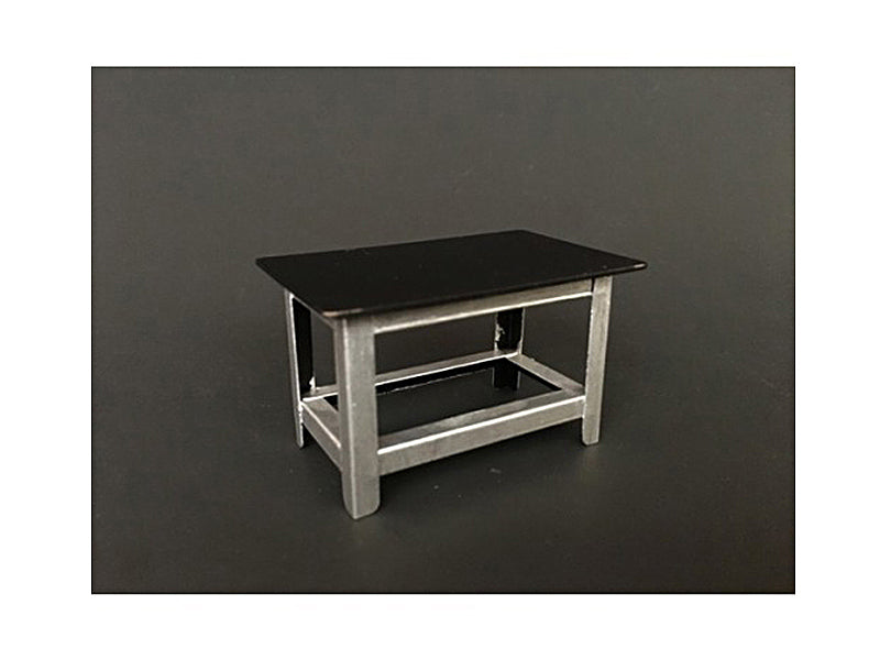 Brand new 1/18 scale of Metal Work Bench for 1/18 scale models by American Diorama.
Brand new box.
<strong>Comes in a 